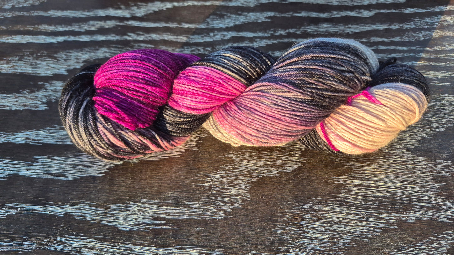 ✨️RESERVED✨️Little Bit of Lexie - 80% fine superwash Merino 10% white yak 10% mullberry silk
