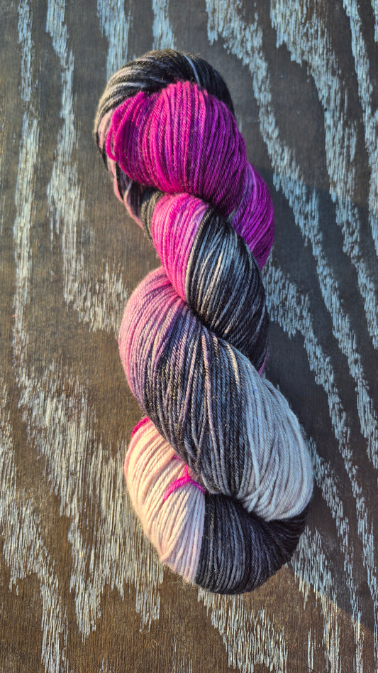 ✨️RESERVED✨️Little Bit of Lexie - 80% fine superwash Merino 10% white yak 10% mullberry silk